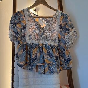 American Eagle, size XS, cropped. Ties in front, soft and lightweight